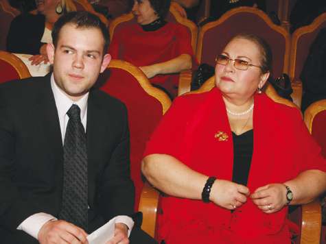 С сыном Николаем. 