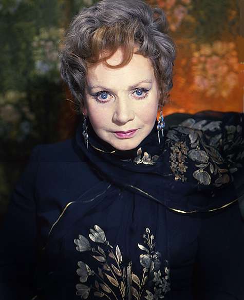 Сложно сказать, что такого рокового было в этой женщине, но она сводила мужчин с ума и с годами только хорошела. 1980 год.