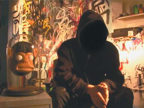 Кадр из фильма, номинированного на Оскар-2011, Выход через сувенирную лавку.