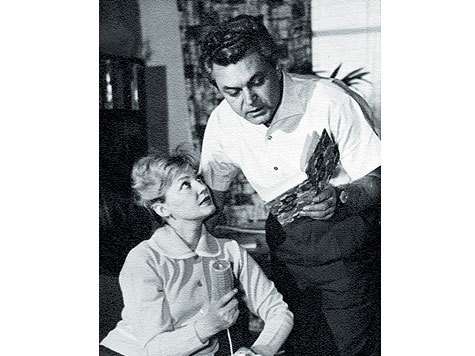 Ирина Скобцева и Сергей Бондарчук прожили вместе 35 лет. Еще до свадьбы они договорились, что не будут никогда расставаться, и всегда старались выполнять свое обещание. 