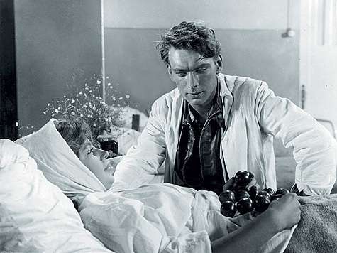 По сценарию, Саша Румянцев влюбляется в девушку Клаву (ее сыграла Нинель Подгорная). В реальной жизни в этот момент Алексей Баталов влюбился в свою будущую жену. Съемки фильма шли в Ленинграде, где проходили гастроли цирка. На одном из представлений актер