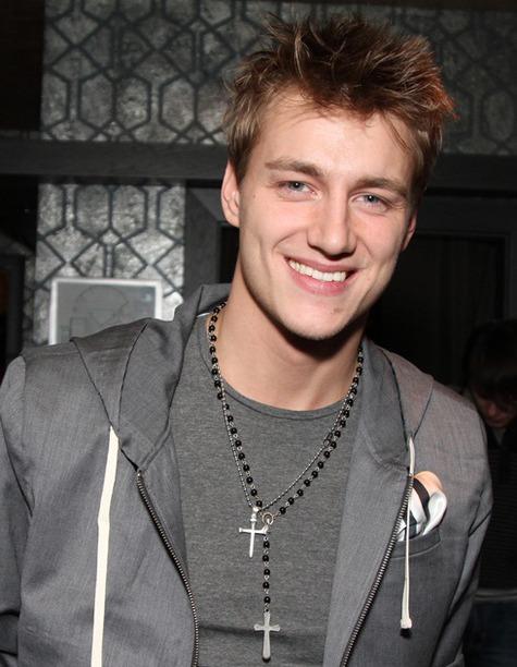 Звезды помогут выбрать подарок на 8 Марта