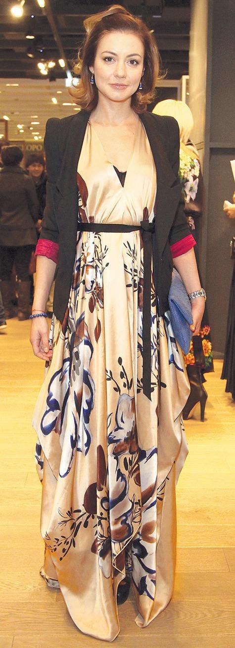 Татьяна Геворкян: платье и жакет из разных Вселенных