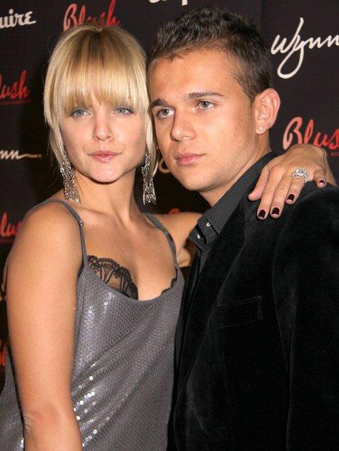 Брак Мины Сувари распался 