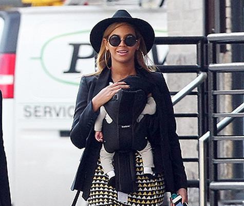 Бейонс прогулялась с дочкой по улицам Нью-Йорка