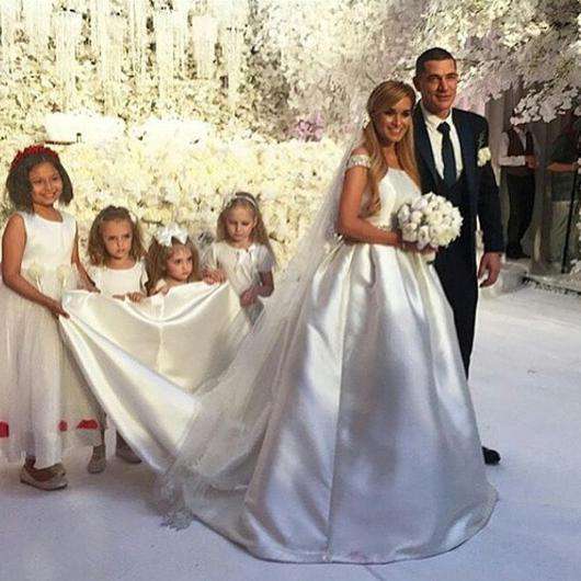 Счастливые молодожены. Фото: социальные сети