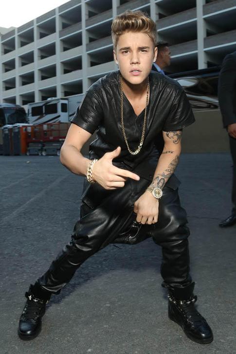 Джастин Бибер угрожает друзьям 3-миллионным штрафом