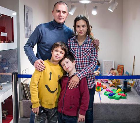 Игорь Петренко вывел в свет своих детей