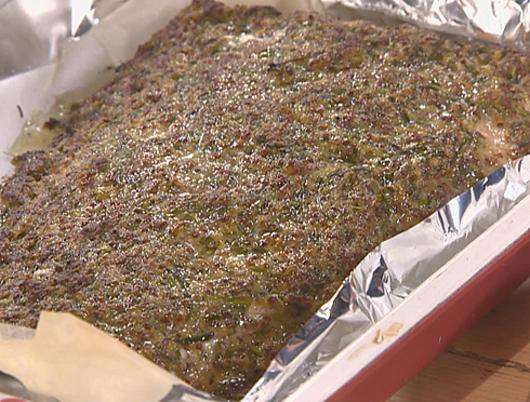 Запеченное филе лосося с горчичной корочкой. Фото: материалы пресс-служб.