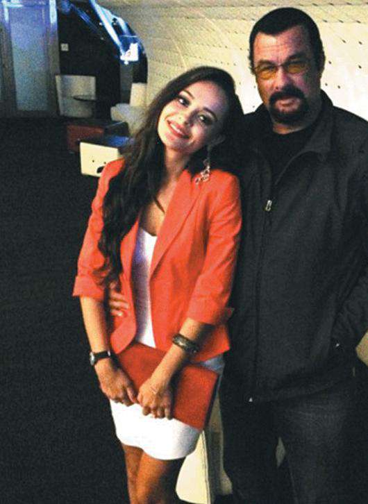 Анна Калашникова и Стивен Сигал. Фото: Instagram.com.