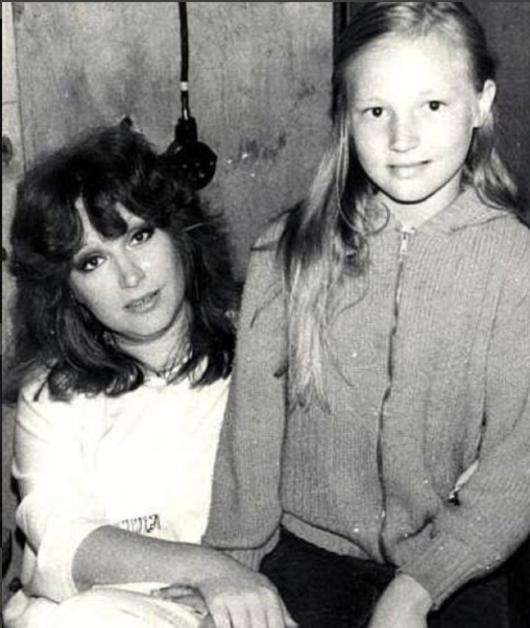 Маленькая Кристина со своей знаменитой мамой. Фото: социальные сети