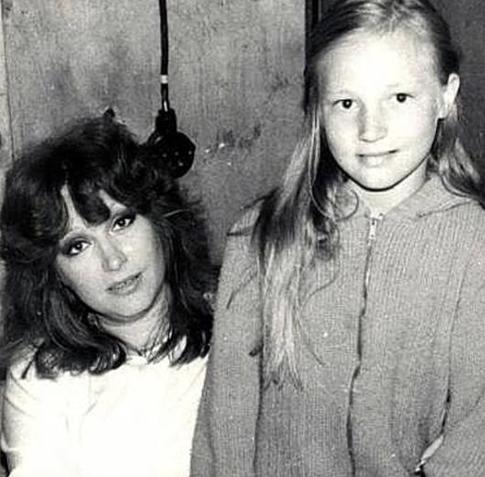 Звезды признались в любви к мамам