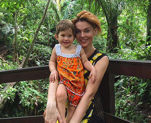 Татьяна Терешина с дочерью на Бали. Фото: Instagram.com/tanya_tereshina