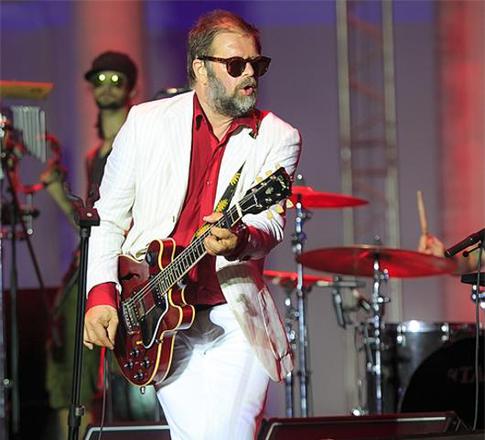 Борис Гребенщиков попросил у поклонников три миллиона рублей