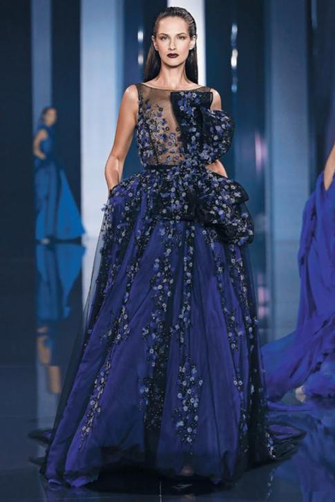 Синий, желтый, золотой: выбираем наряд для новогодней ночи