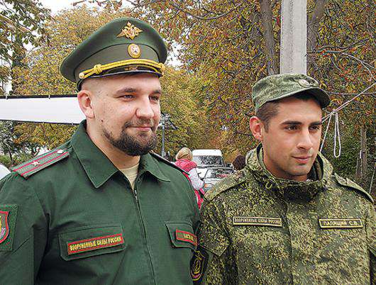 Рэпер Баста в роли военкома.
