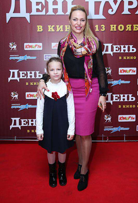 Алла Довлатова с дочерью.