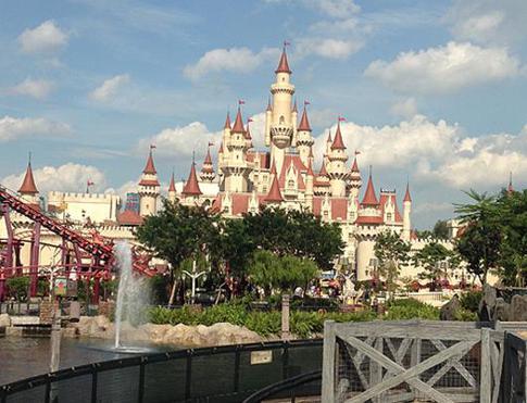 Записки тайской мамочки: «Поставим сингапурский парк аттракционов в лист ожидания»