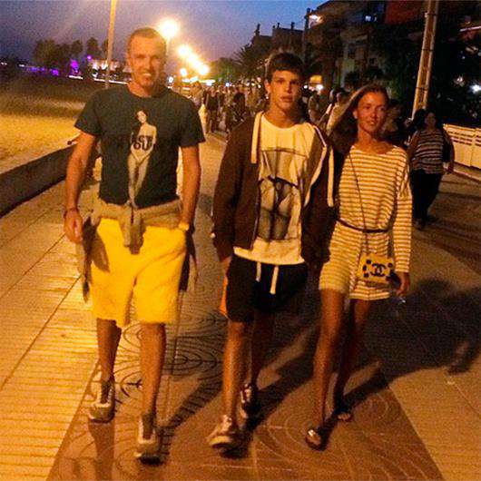 Игорь Верник с Дашей и сыном. Фото: instagram.com/ivernik.