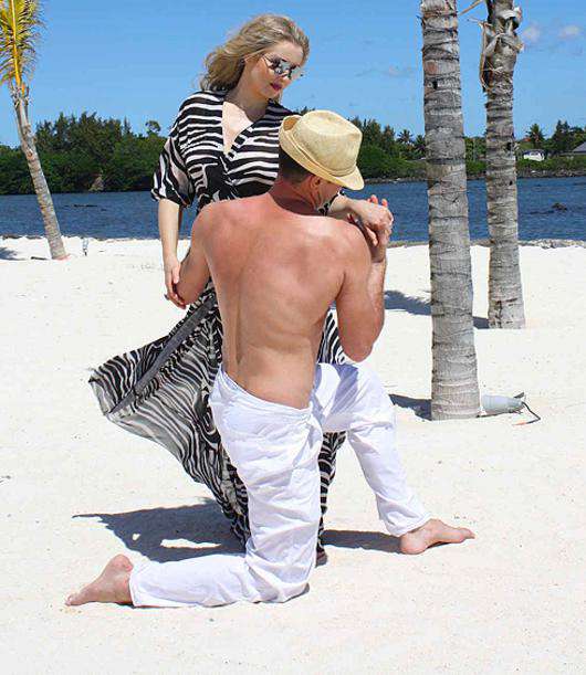 Лена Ленина со своим возлюбленным. Фото: материалы пресс-служб.