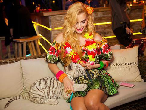 Татьяне Котовой подарили тигренка