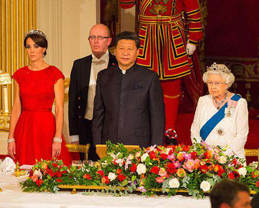 Кейт Миддлтон, президент Китая Си Дзиньпин и Елизавета Вторая. Фото: Rex Features/Fotodom.ru.