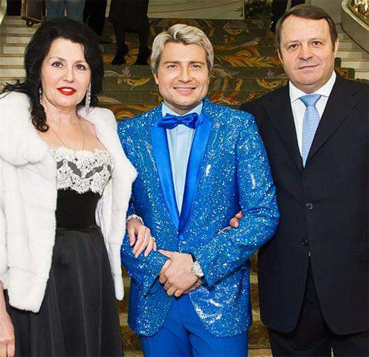 Николай Басков с родителями. Фото: Twitter.com.