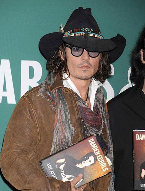 Джонни Депп будет выпускать книги