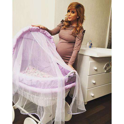 Ксения решила, что в каждой комнате ее квартиры будут по детской людьке. Фото: социальные сети