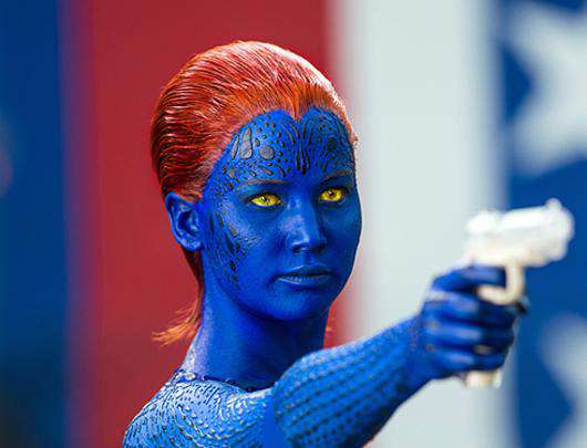 Дженнифер Лоуренс в роли Мистик. Кадр из фильма «Люди Икс: Дни минувшего будущего».