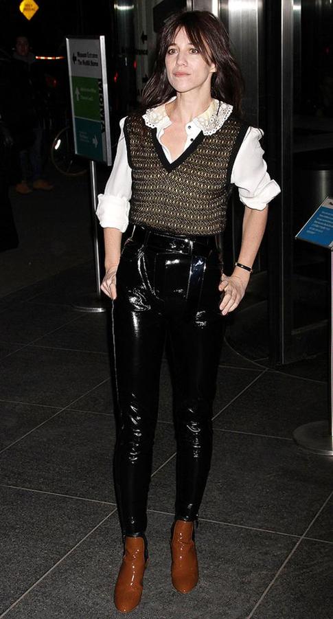 Шарлотта Гинзбур: образ старшеклассницы с ретро-дискотеки