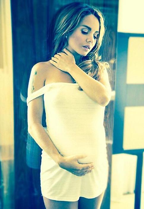 Официально: МакSим во второй раз стала мамой