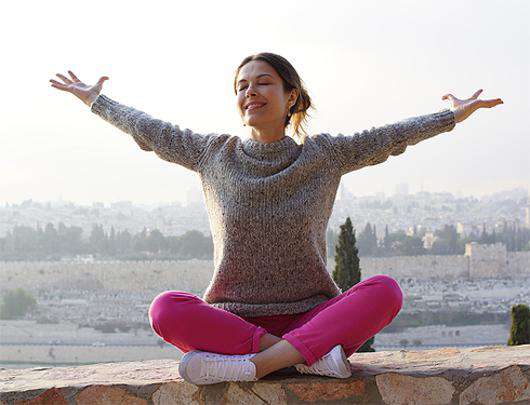 Елена Демэли.