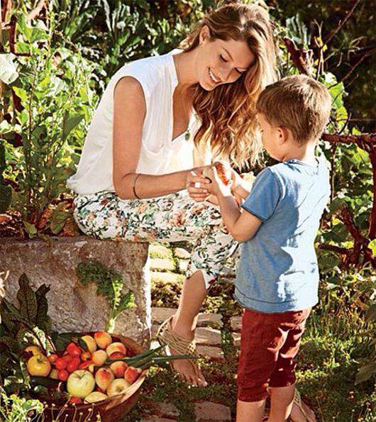 Жизель Бундхен с сыном. Фото: Instagram.com/giseleofficial.