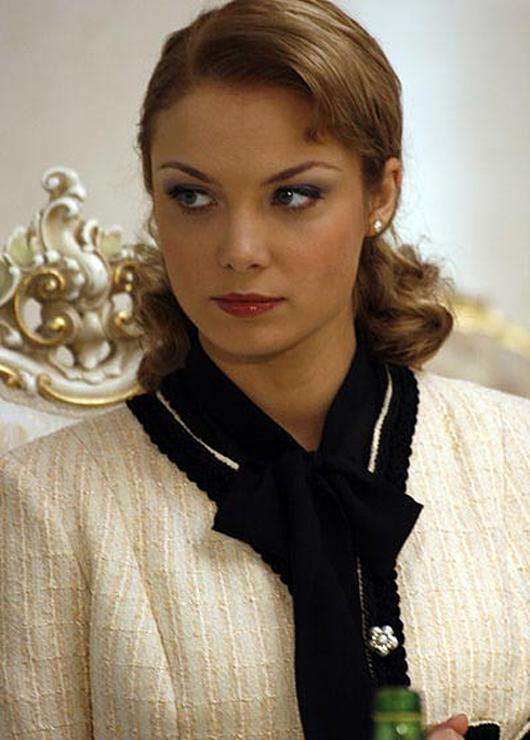 Толық денелі орыс аналар мен ұлдары жыныстық қатынасқа түседі