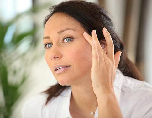 Рубцы, пятна, шрамы — избавляться дома или направиться в салон?