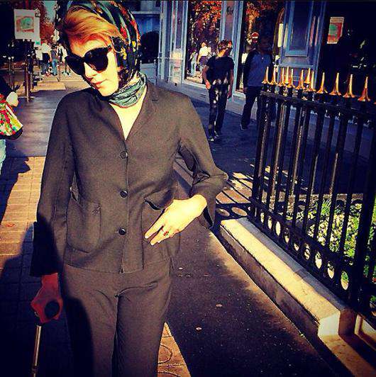 Рената Литвинова с тростью. Фото: Facebook.com.