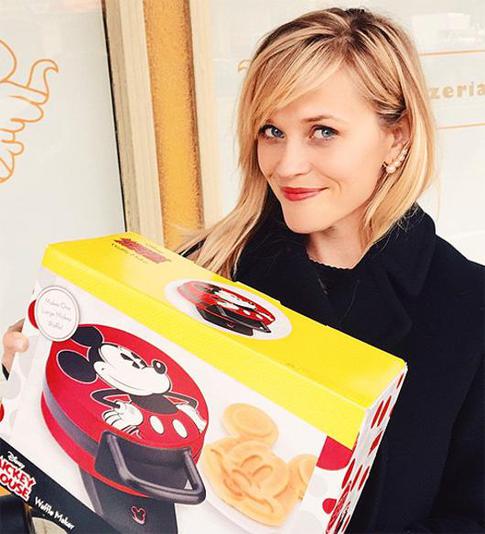 Риз Уизерспун поделилась снимком сына