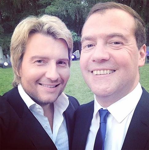 Дмитрий Медведев осчастливил Николая Баскова