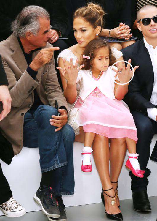 Дженнифер Лопес на показе Chanel в рамках недели моды в Париже. Фото: Rex Features/Fotodom.ru.