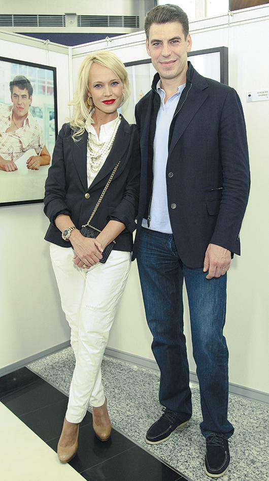 Дмитрий Дюжев с женой.