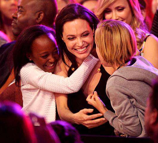 Анджелина Джоли с дочерьми Захарой и Шайло. Фото: Rex Features/Fotodom.ru.