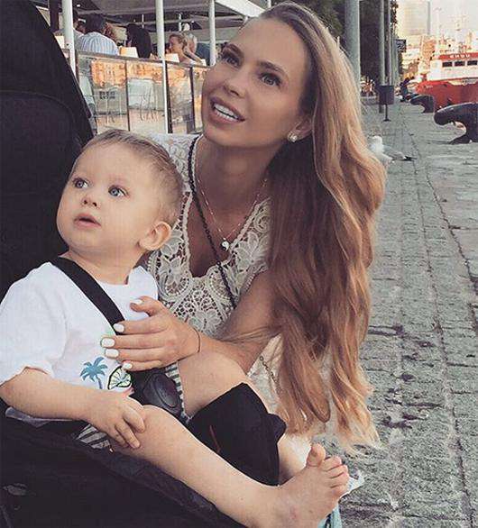 Наталья Горчакова с сыном. Фото: Instagram.com/knyaginya.