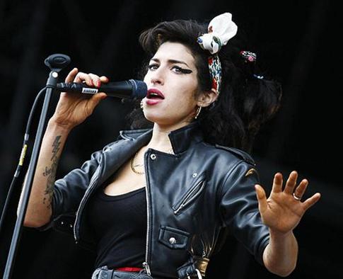 Прах Эми Уайнхаус предали земле