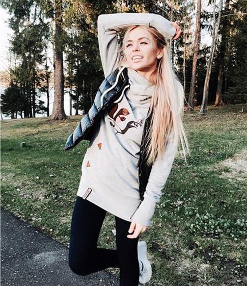 Анна Хилькевич ищет место для свадьбы в лесу