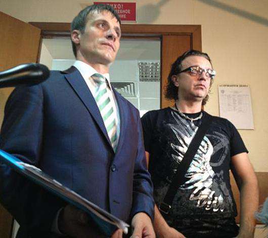 Рома Жуков и его адвокат. Фото: Гертруда Жигарева.