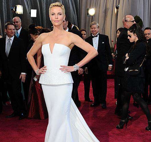 Шарлиз Терон на церемонии Оскар-2013. Фото: Rex Features/Fotodom.ru.