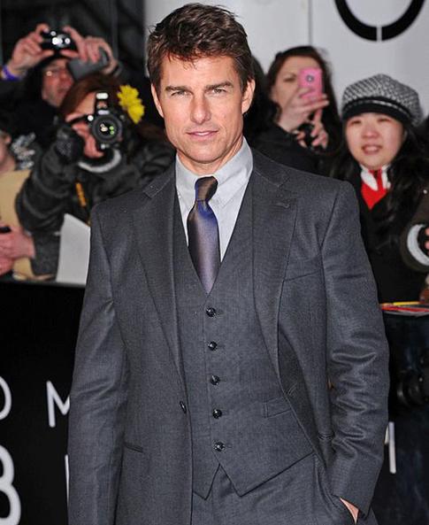 Помощник носил за Томом Крузом обогреватель