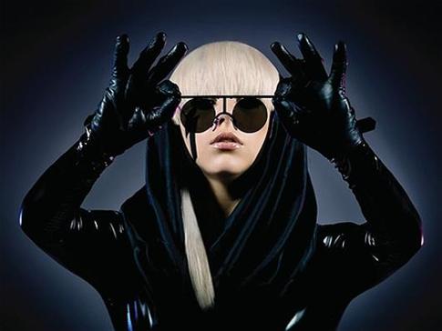 Леди Гага выйдет замуж в черном