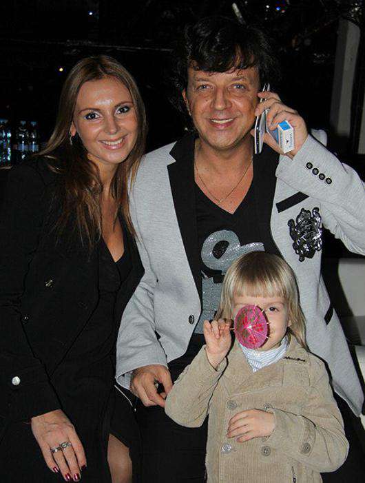 Рома Жуков с женой Еленой и сыном Никитой. Фото: личный архив.